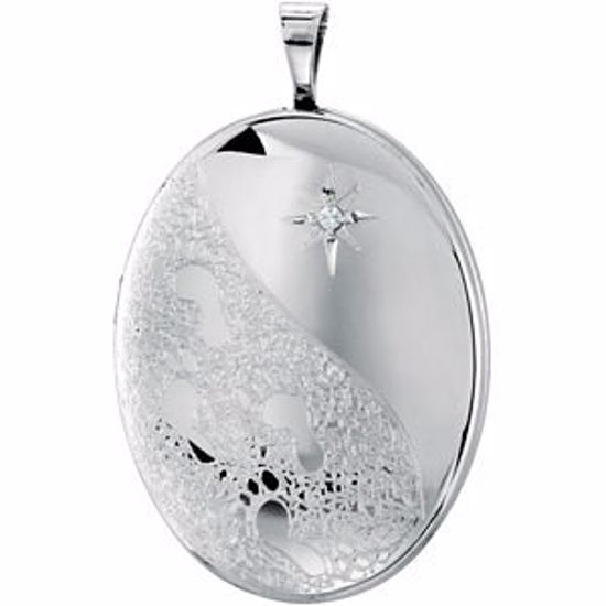 R45243:101:P Oval Locket with Footprints