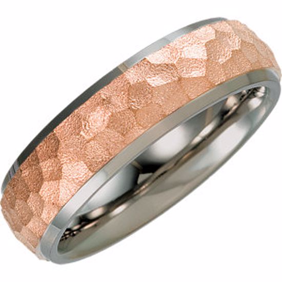 T952:060:P Titanium & Rose Immerse Plated 7mm Hammered Finish Beveled Edge Band Size 6