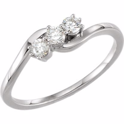 122211:612:P Platinum 1/4 CTW Diamond 3-Stone Ring