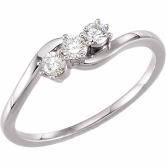 122211:612:P Platinum 1/4 CTW Diamond 3-Stone Ring